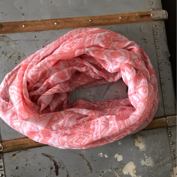 Light pink infinity scarf. - Picture 2 of 4